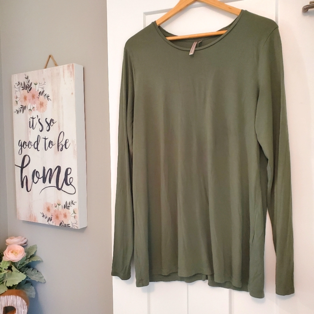 Banana Republic long sleeve shirt. Size xl, olive green